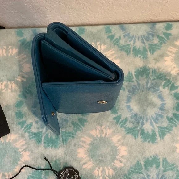 CHANEL Teal Blue Timeless CC Trifold Compact Leather Wallet - Picture 10 of 16